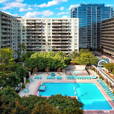 Elegant Apartment W Views At Crystal City Арлингтон Экстерьер фото