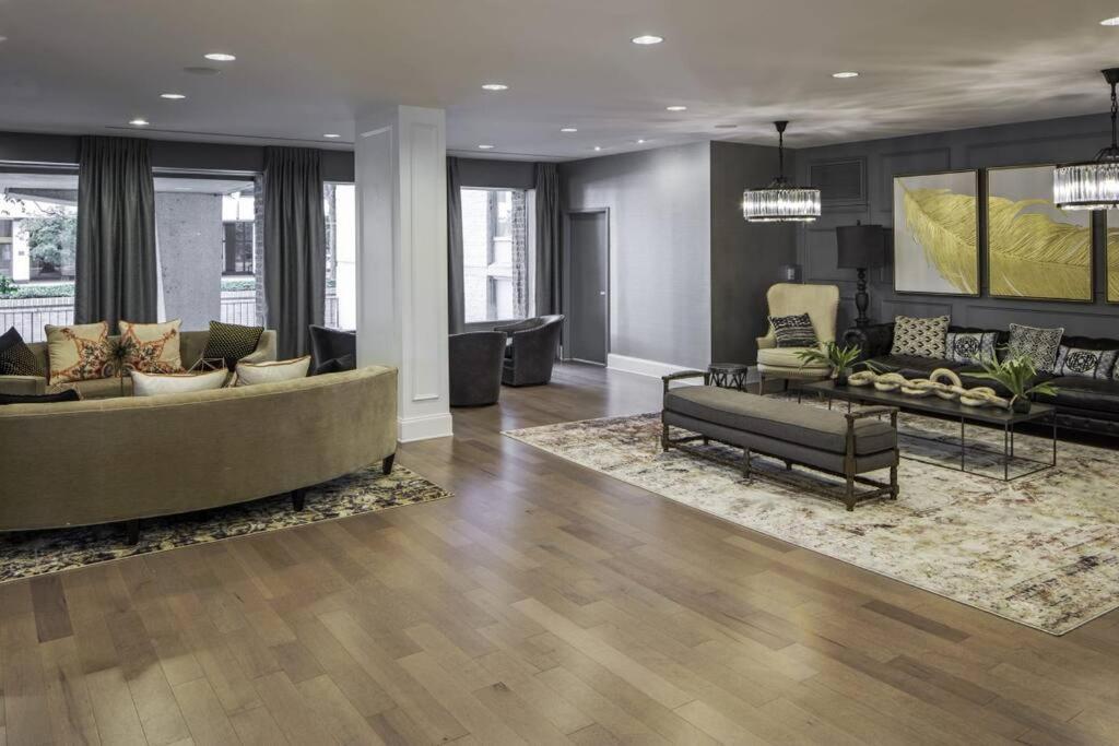 Elegant Apartment W Views At Crystal City Арлингтон Экстерьер фото
