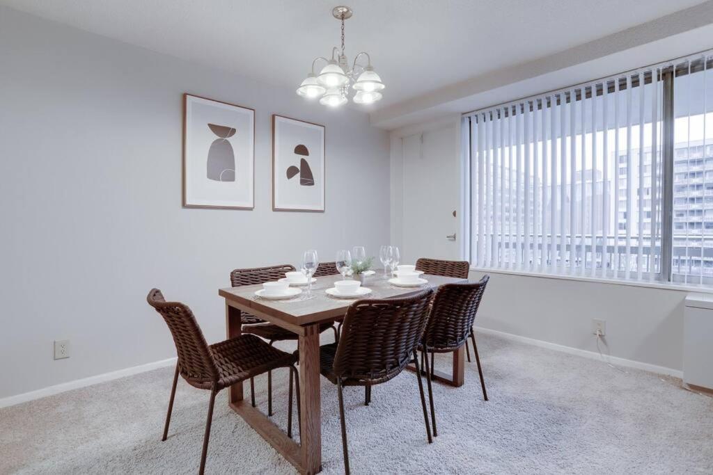 Elegant Apartment W Views At Crystal City Арлингтон Экстерьер фото