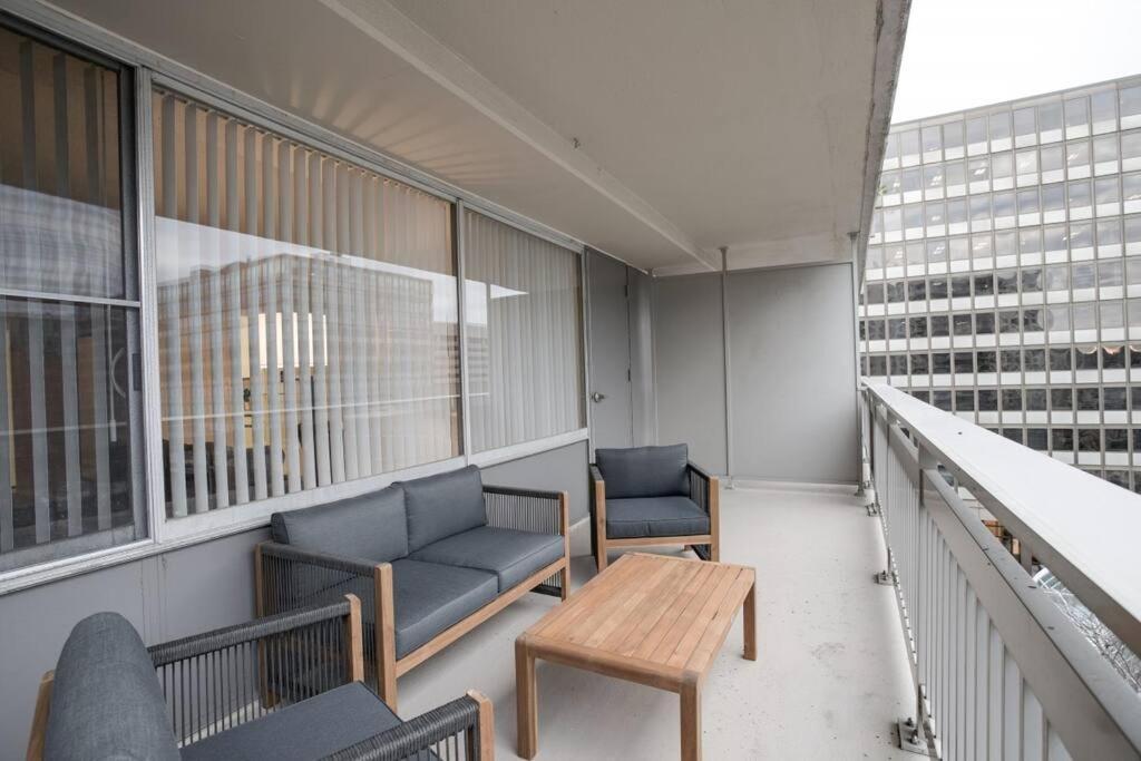 Elegant Apartment W Views At Crystal City Арлингтон Экстерьер фото