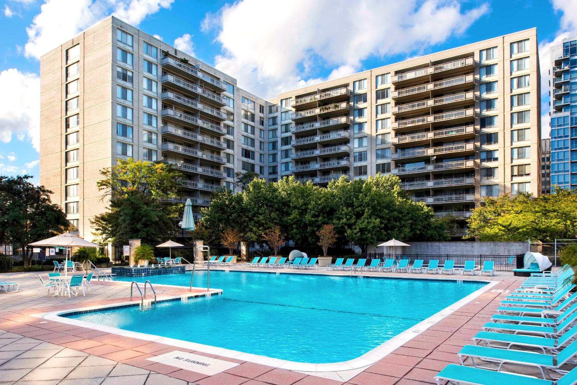 Elegant Apartment W Views At Crystal City Арлингтон Экстерьер фото